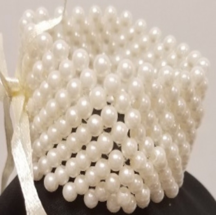 IVORY PEARL WRISTLET
