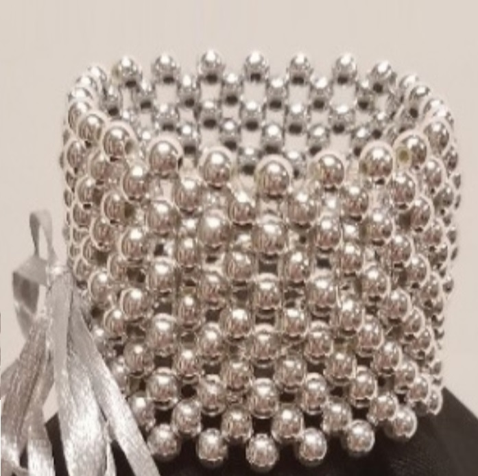 SHINY SILVER PEARL WRISTLET