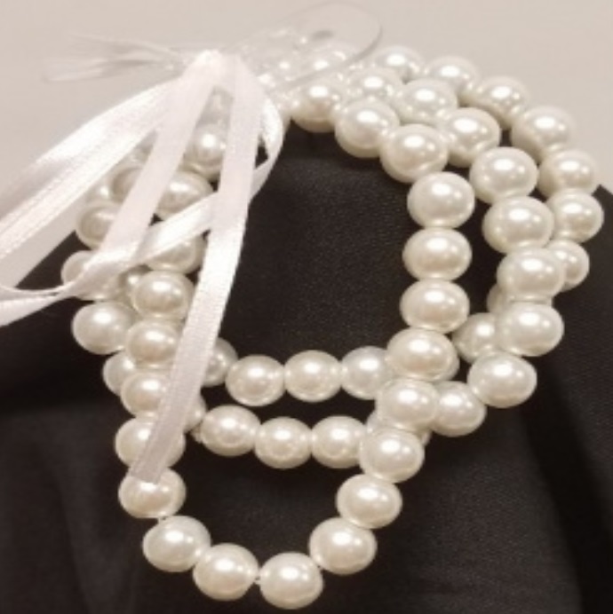 WHITE CLASSIC PEARL WRISTLET